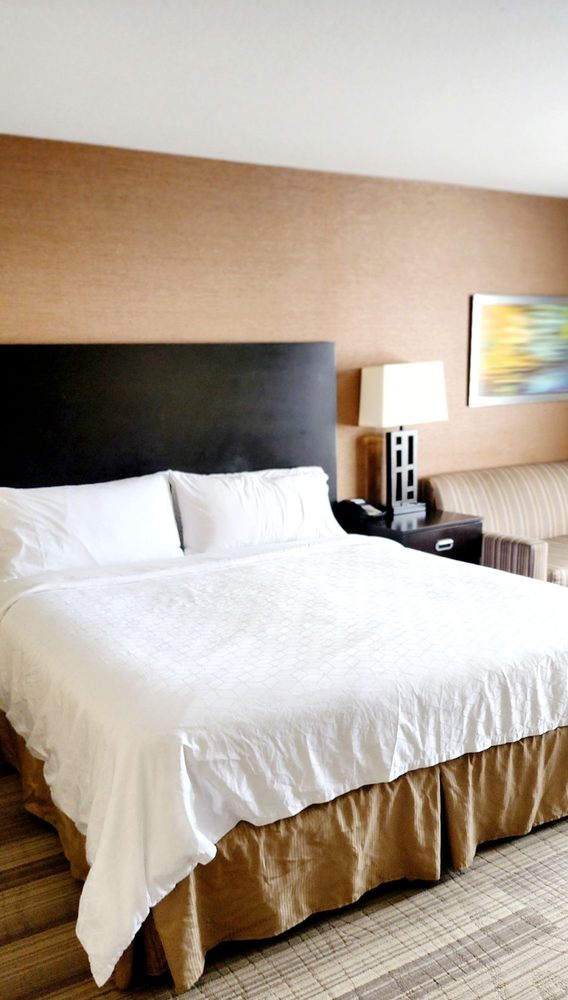 Holiday Inn Express & Suites Costa Mesa