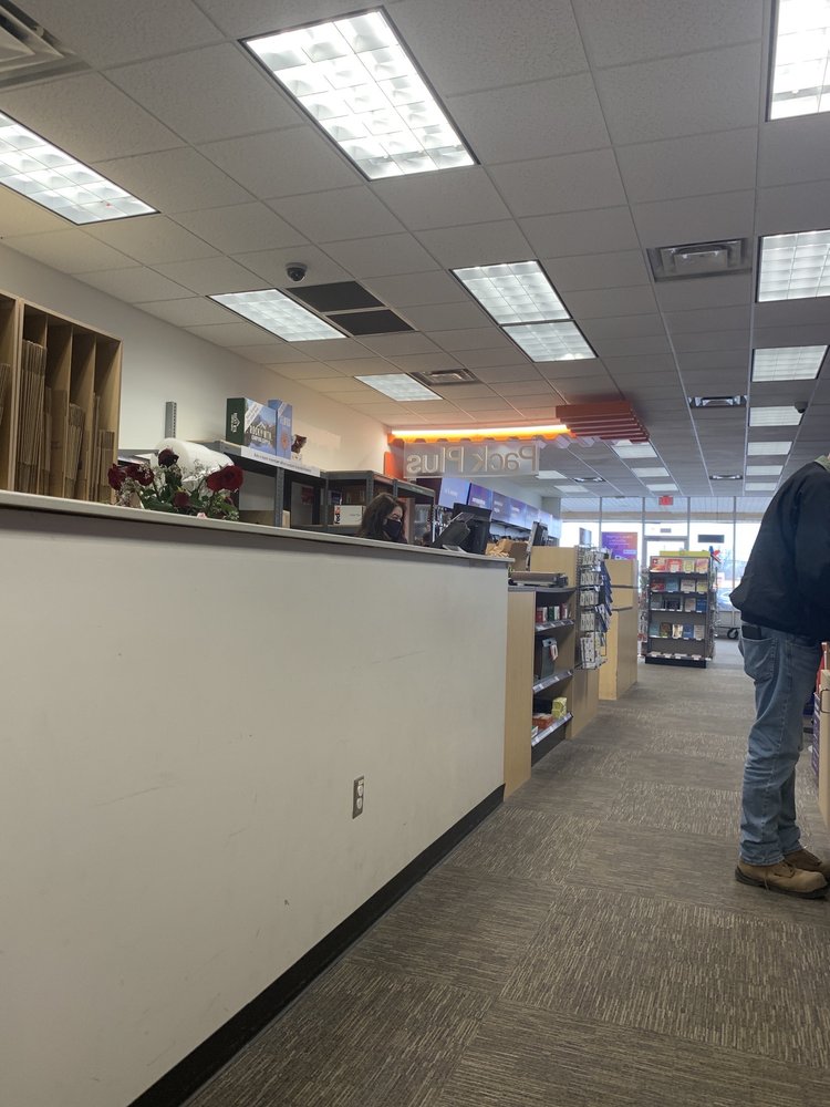 FedEx Office Print & Ship Center Photo