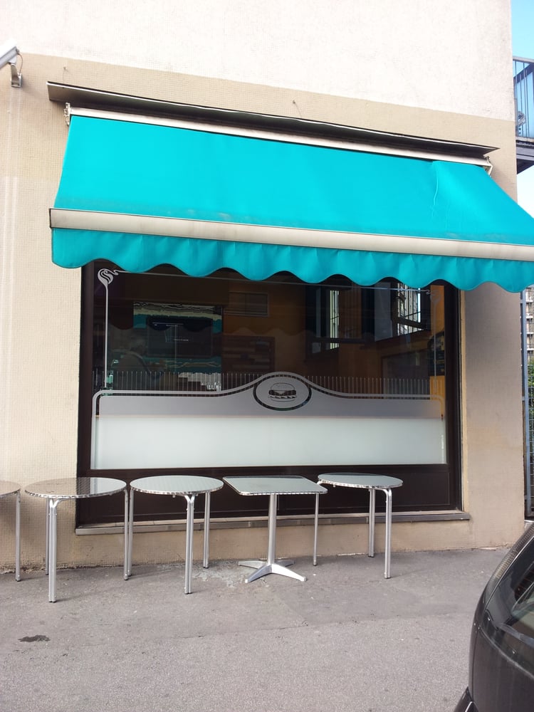 Dipendenza di ragazze su fumo
