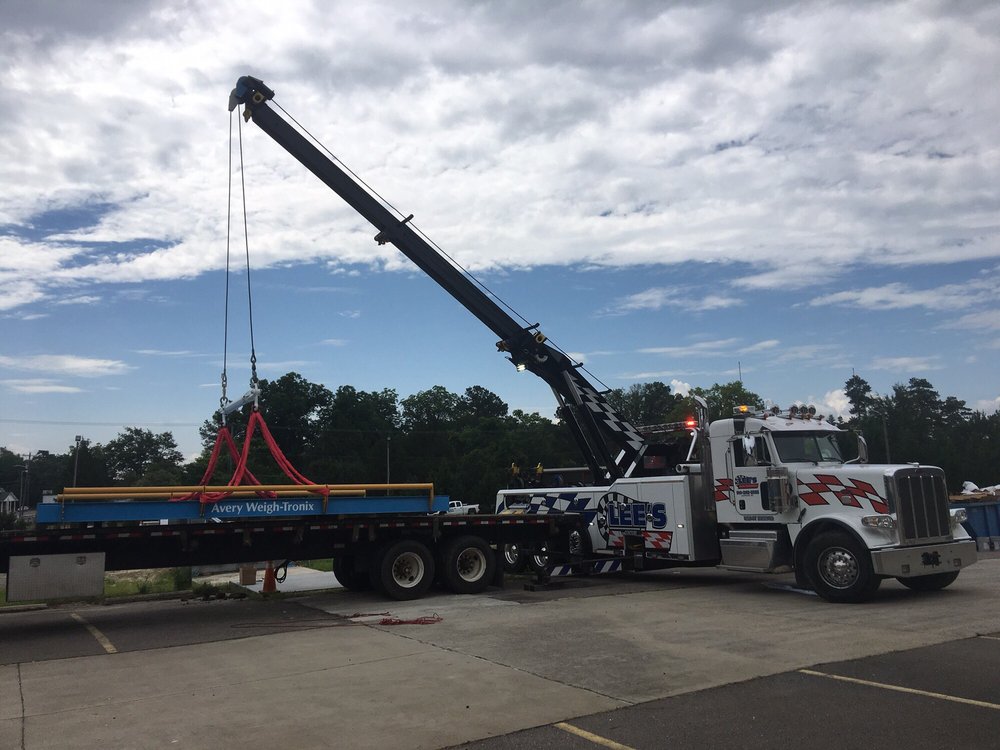 Lee's 24 Hour Towing