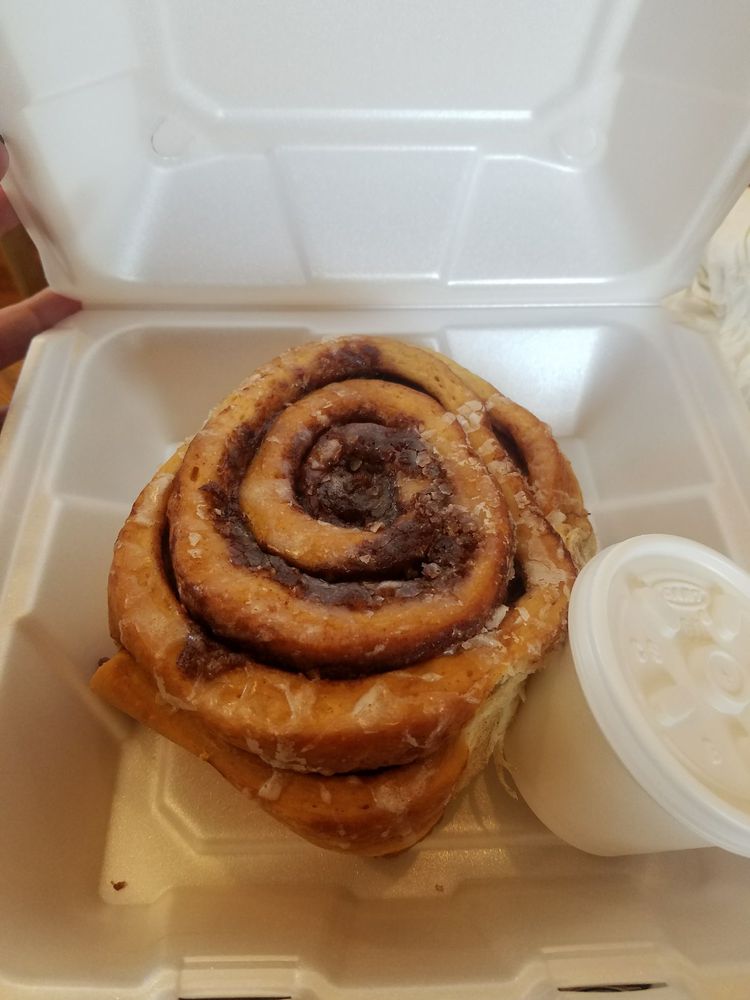 I Only Managed A Pic Of The Cinnamon Roll So Good That S Icing Photo Of Corner Cafe Riverside Mo United States I Only Managed A
