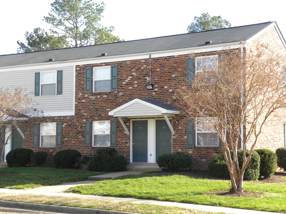 Chicago Manor Townhomes Apartments 1822 Chicago Ave, Manchester