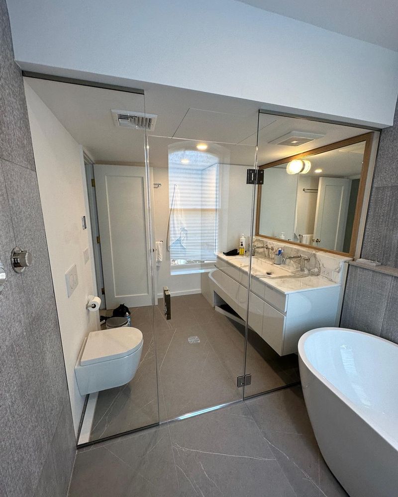 V-Y Glass & Mirror Services