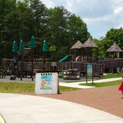 Chessies Big Backyard Playground Menalmeida