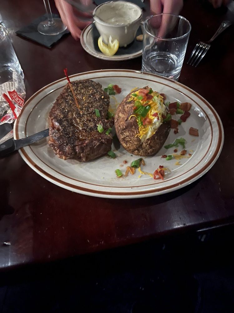 Manhattan Heights Tavern & Grill