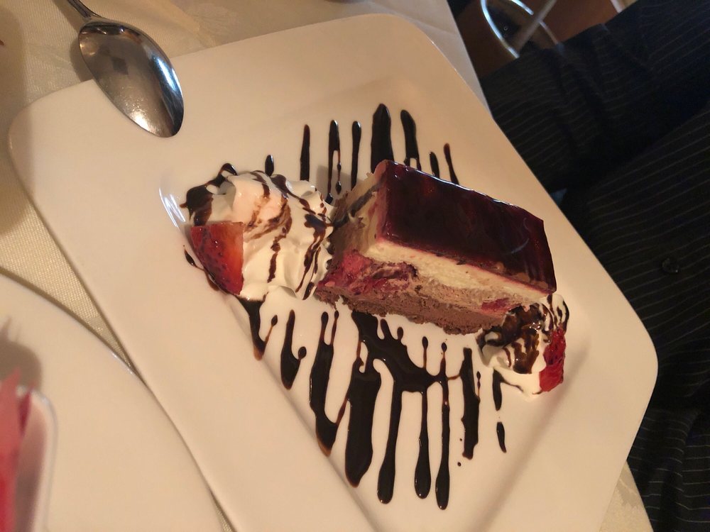 Le Montmartre French Restaurant
