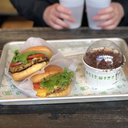 shake shack 395 photos 306 reviews burgers 170 shake shack 395 photos 306 reviews burgers 170