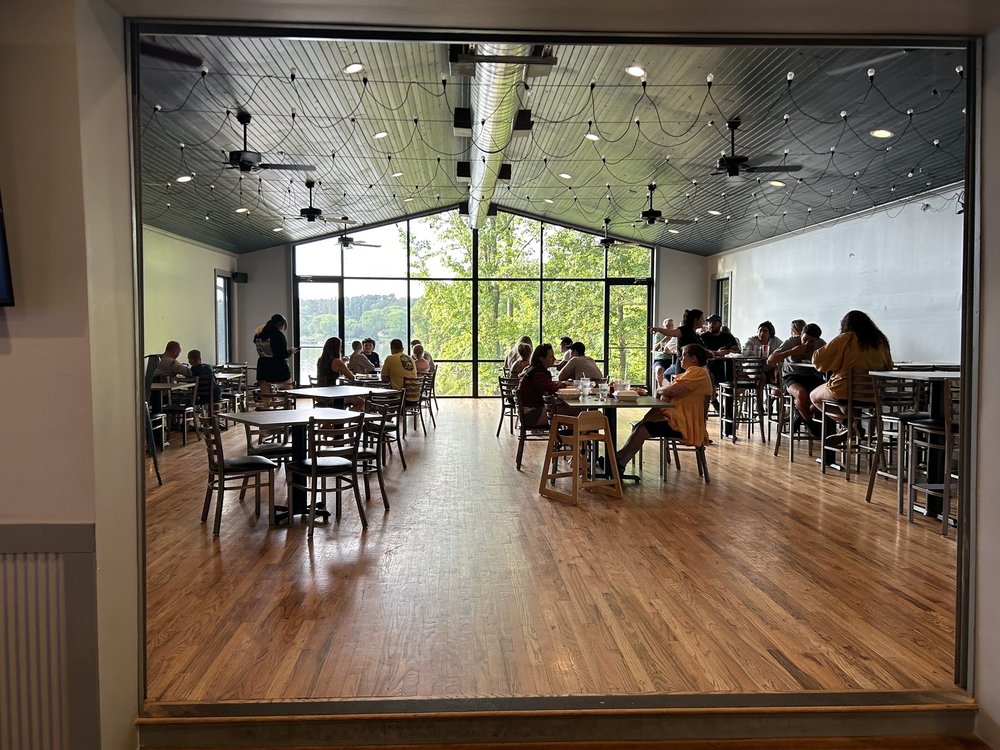 Waters Edge Dock and Grill