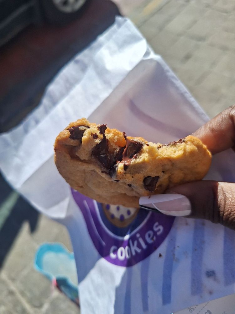 Insomnia Cookies