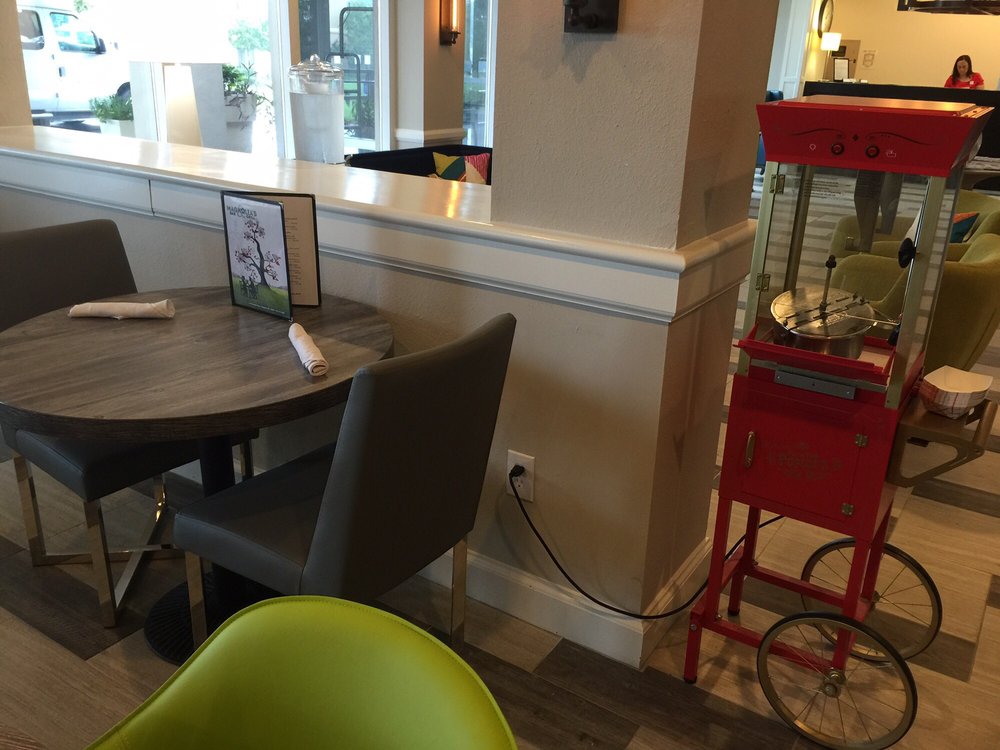 Magnolia's Bar & Grill