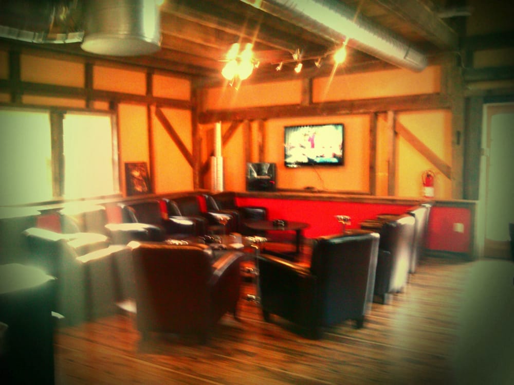 Cigar Barn & Lounge