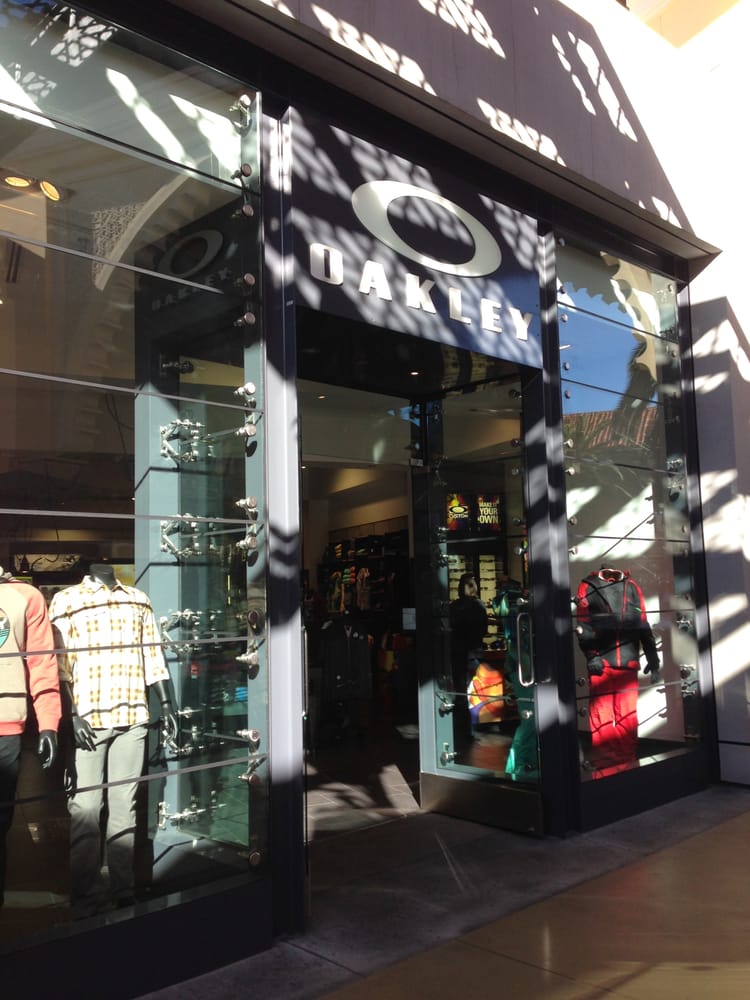 Arriba 70+ imagen oakley factory irvine Thptnganamst.edu.vn