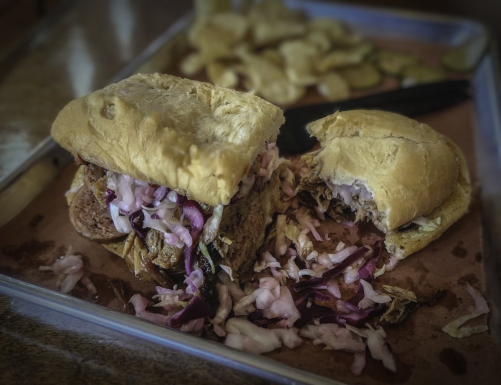 The Que Abides