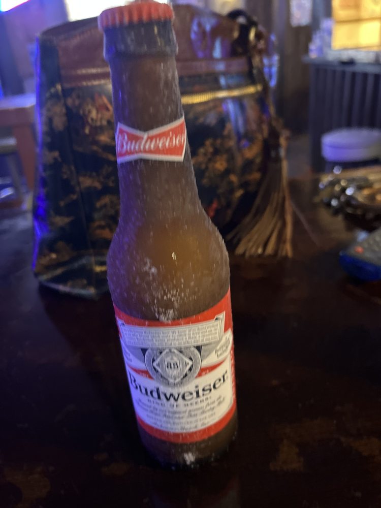 Tracie’s Outlaw Saloon