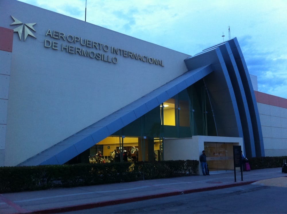 Foto de Aeropuerto Internacional de Hermosillo - La Manga, Sonora, México. Entrada principal al aeropuerto de Hermosillo.
