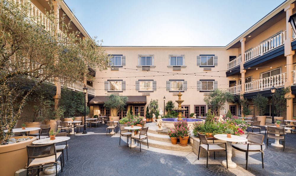 Le Chateau Garden Bistro