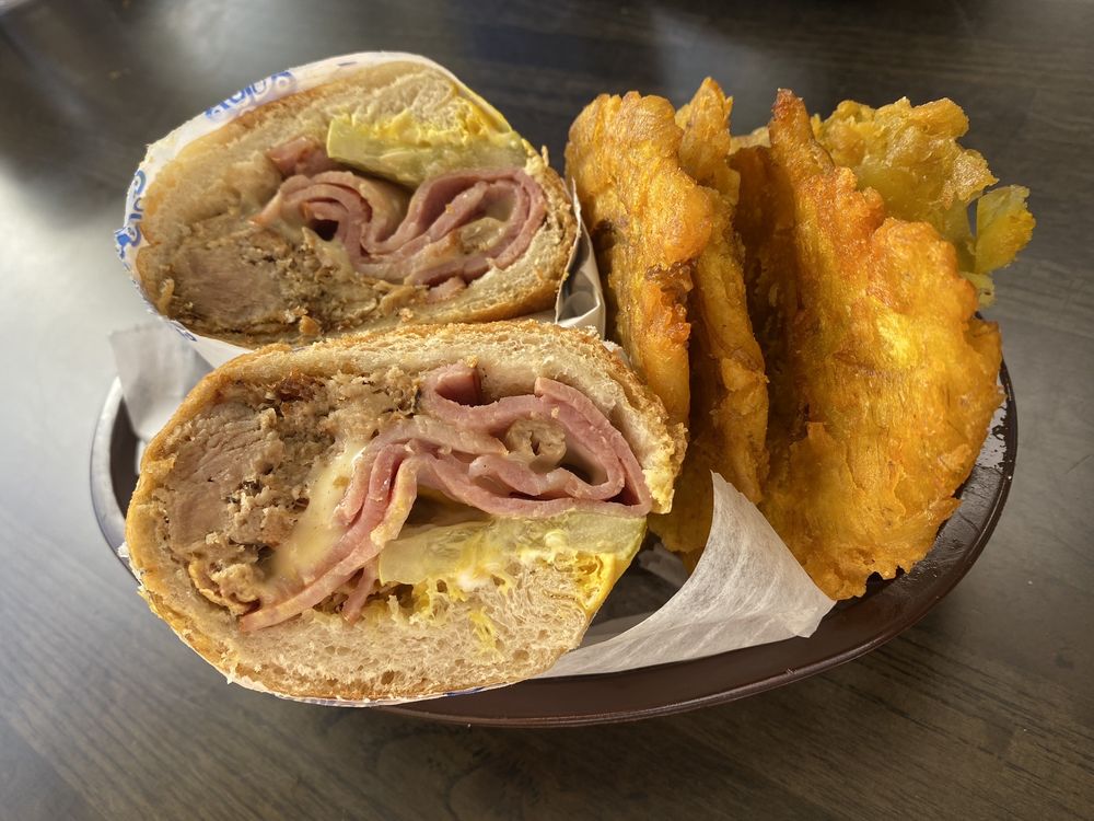 Taino's Bakery & Deli