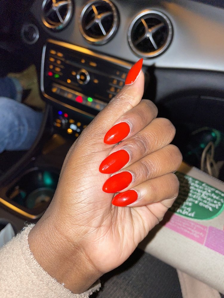 Emi Nails