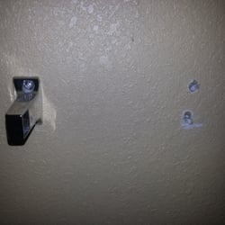 Red Carpet Inn 10 Reviews Hotels 3940 Southwestern Boulevard Photo Of Red Carpet Inn Orchard Park Ny United States Broken Toilet