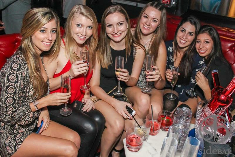 women-three-girls-night-out-club-vids-leone