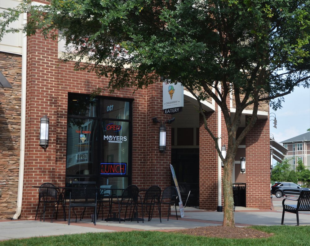 Moyers Lakeside Eatery