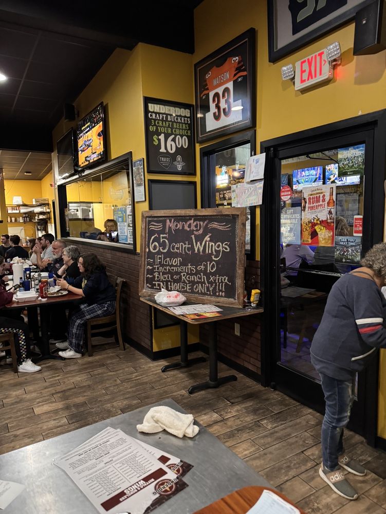 Underdog Sports Bar & Grill