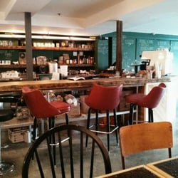 Le Petit Bas Perdu Café - Montreal, QC, Canada. Intérieur