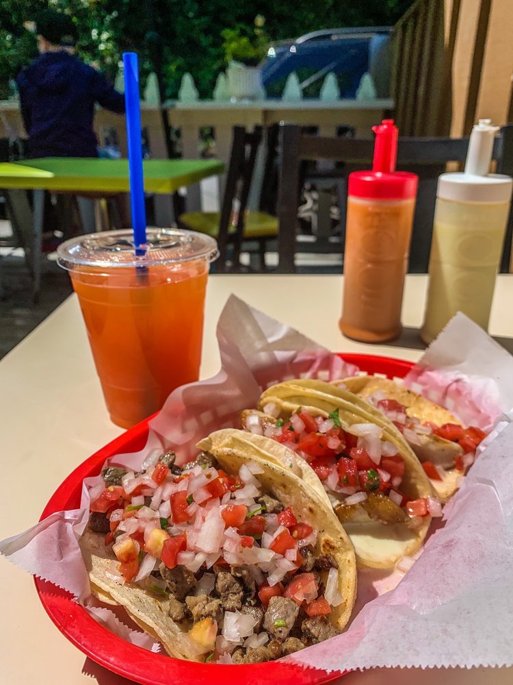 Lola's Taqueria