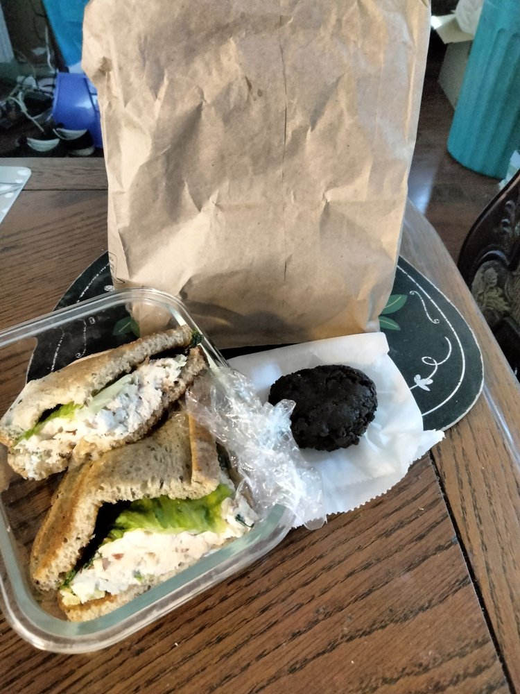 Laura’s Cafe & Bakery