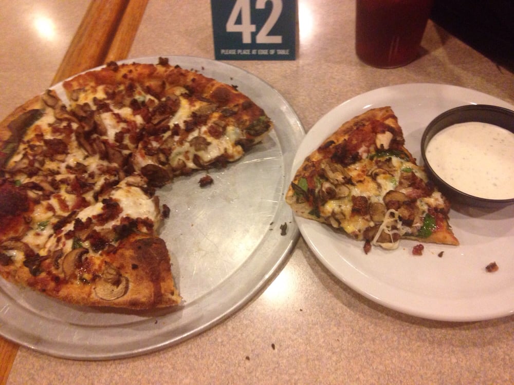 Pan Crust With Spinach Mushroom Bacon And Garlic Yelp Photo Of Round Table Arcata Ca United States Pan Crust