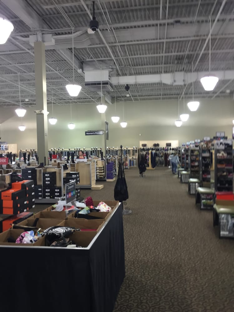 Dedham DSW Shoe Warehouse -- Dedham Mall : 344 Providence Highway