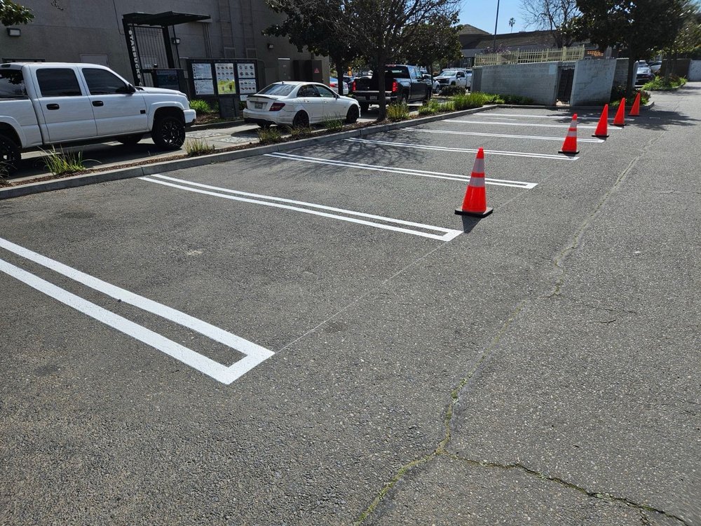 Estrada Striping