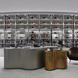 Barneys New York Beverly Hills 216 Photos 280 Reviews Men S Photo Of Barneys New York Beverly Hills Ca United States