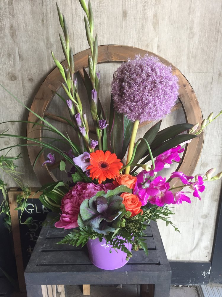 Hypnotic Bloom Flowershop