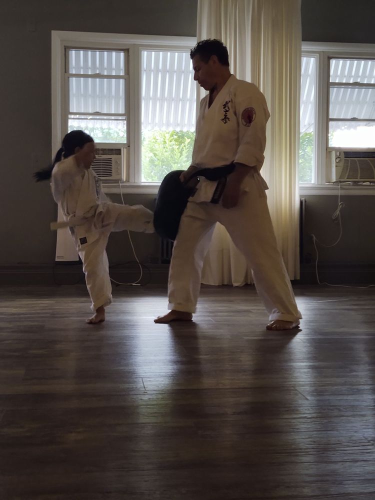Stone Wave Yoga - kid karate