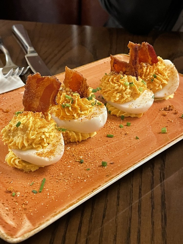 Flight’s Lounge & Grill