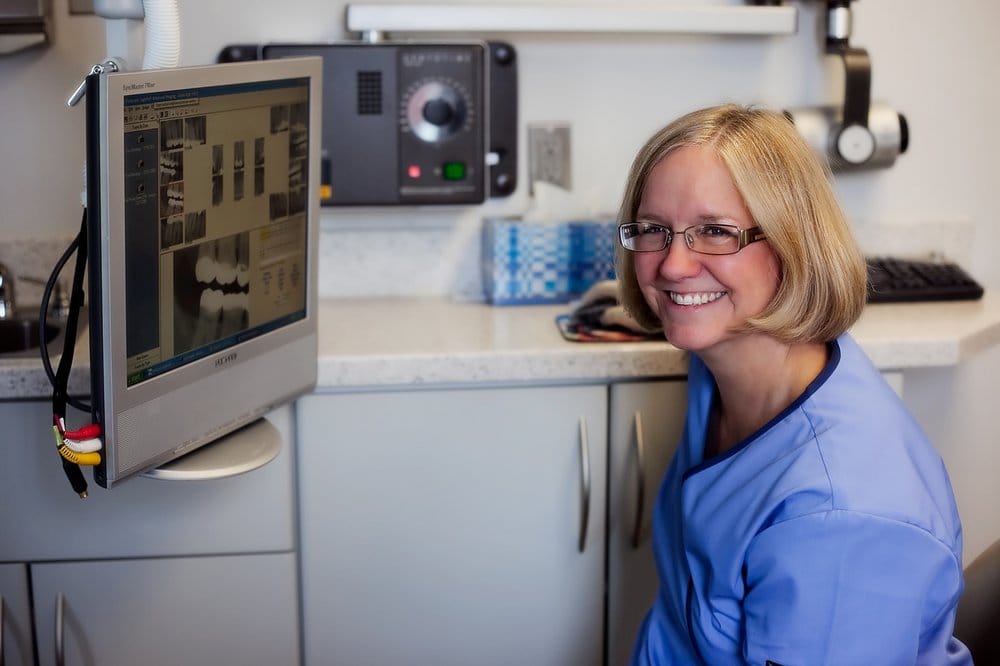 image of business Robyn L Mullinger, DDS