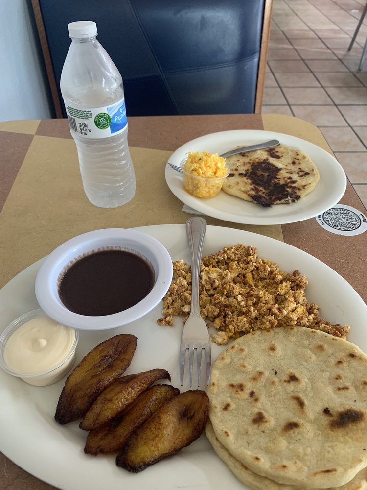 La Viña Pupuseria y Taqueria