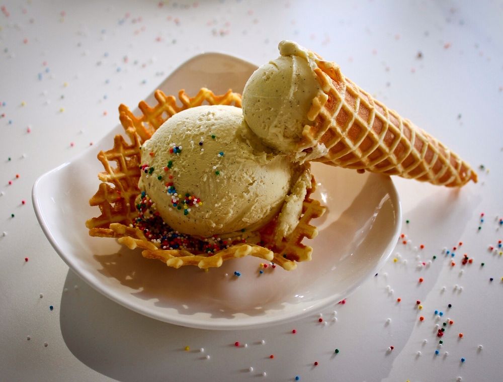 Liquid Nitrogen Ice Cream Ice Cream Bar With A Variety Of Toppings