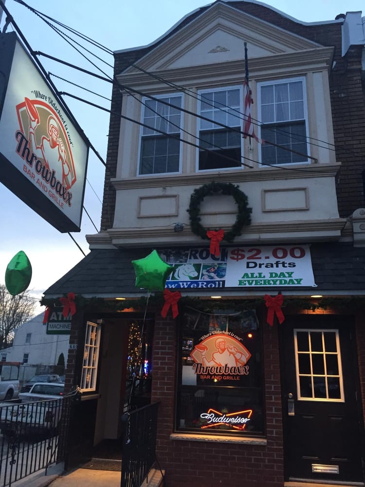 Throwbaxx Bar & Grille