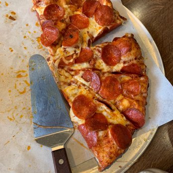 Round Table Pizza Closed 24 Photos 38 Reviews Pizza