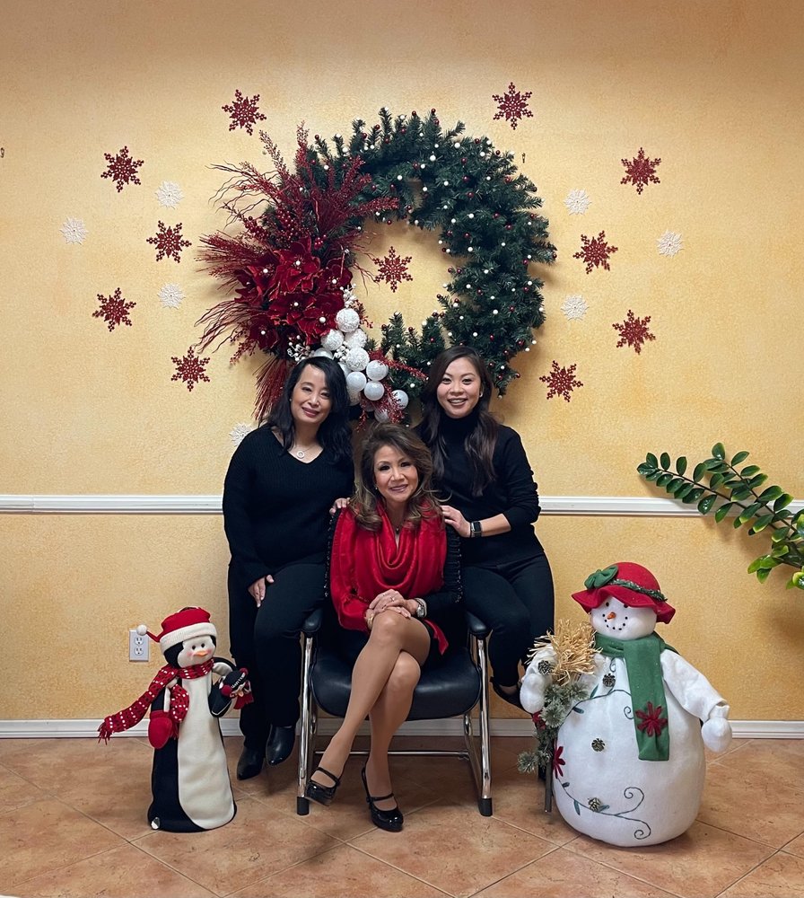 image of business Alquiros Family Dentistry