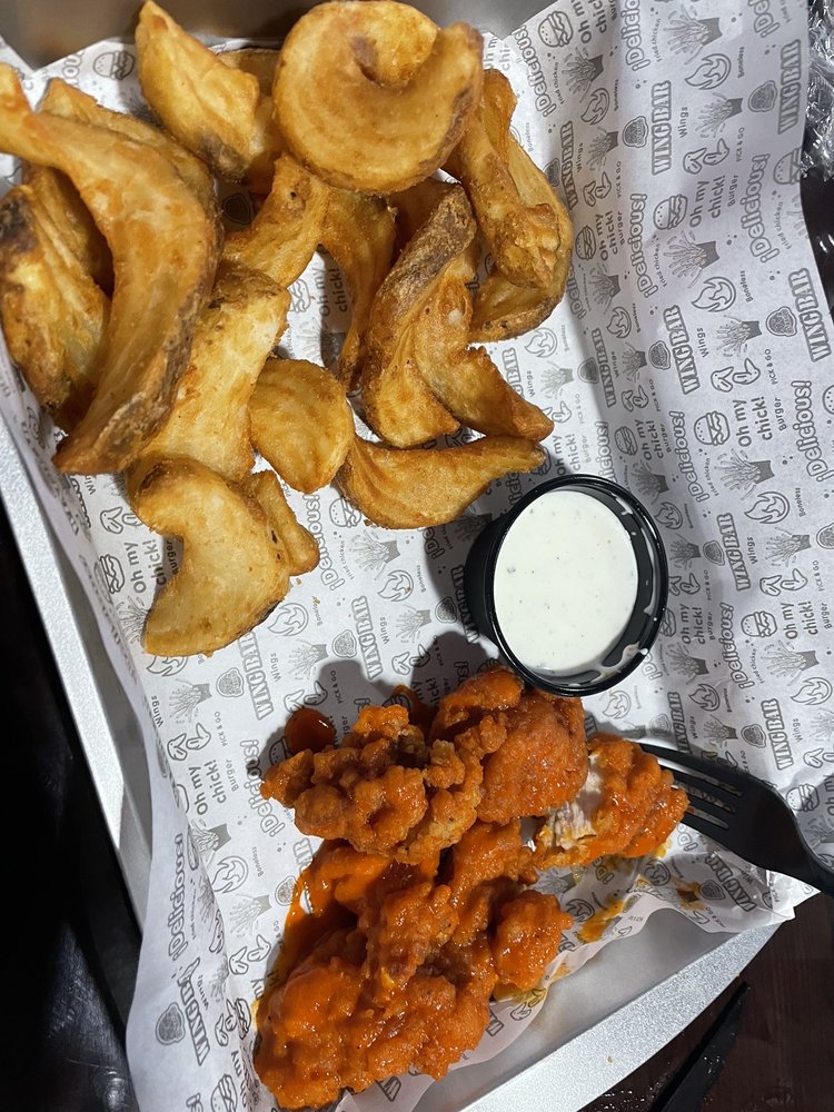 El Regio Wing Bar
