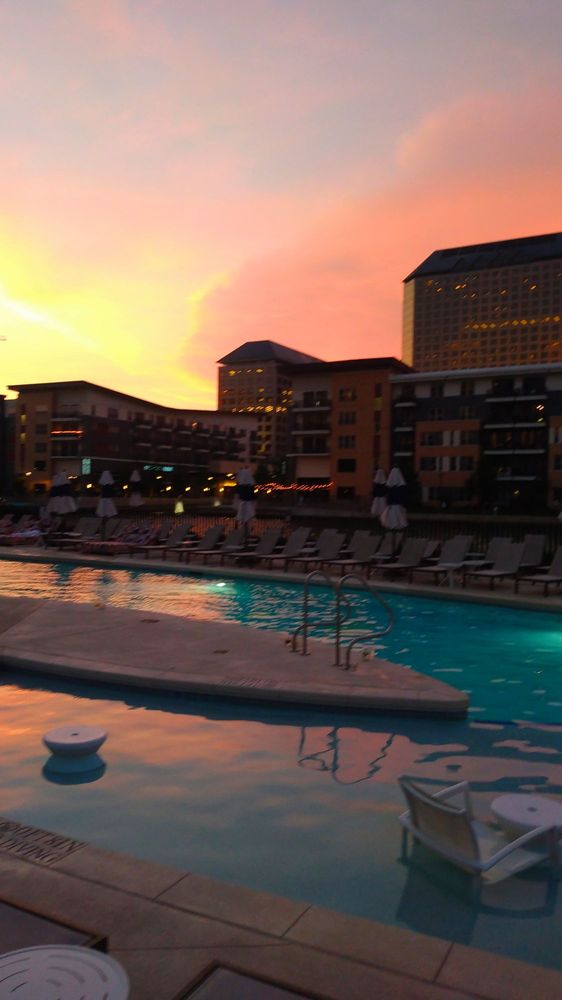 The Lakehouse Waterfront Lounge