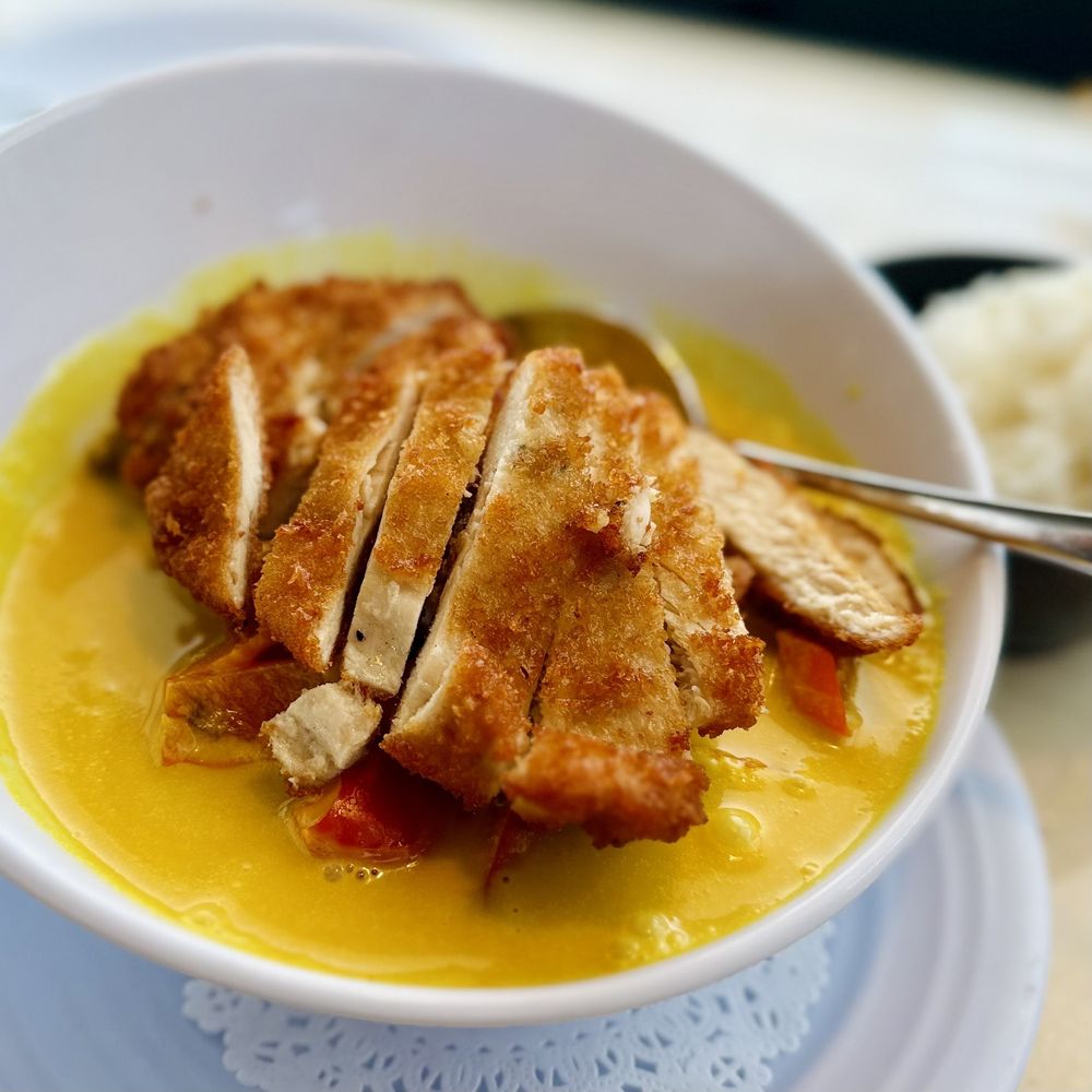 Thong Summit Thai & Sushi