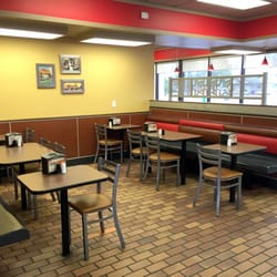 Hardee S Fast Food 815 Parker St Olathe Ks Restaurant Photo Of Hardee S Olathe Ks United States Dining Area