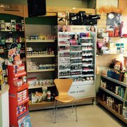 Conefreys Pharmacy － 都柏林, Co. Dublin, 愛爾蘭的相片。Cosmetics and Haircare.