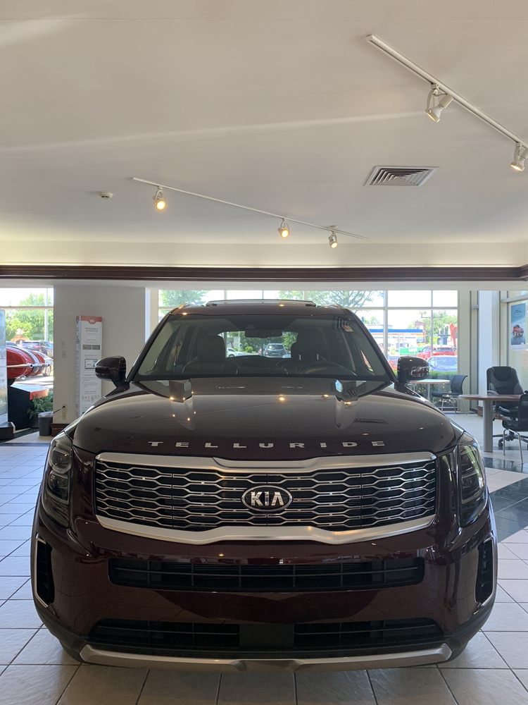 Kia on the Boulevard