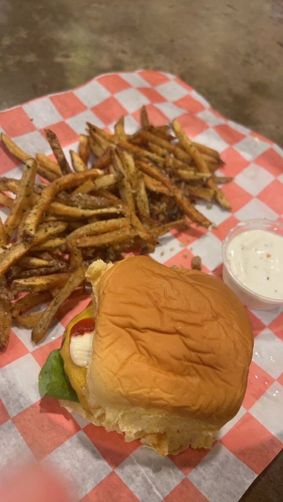 Hometown Pizzeria And Eatery