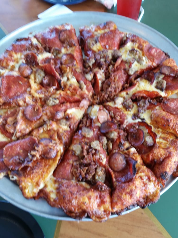 Montagues All Meat Yelp Photo Of Round Table Kihei Hi United States Montagues All Meat